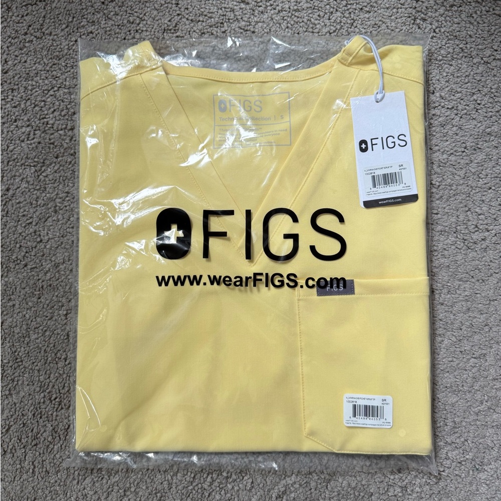 FIGS WOMENS CATARINA SCRUB TOP IN BUTTER YELLOW  SMALL